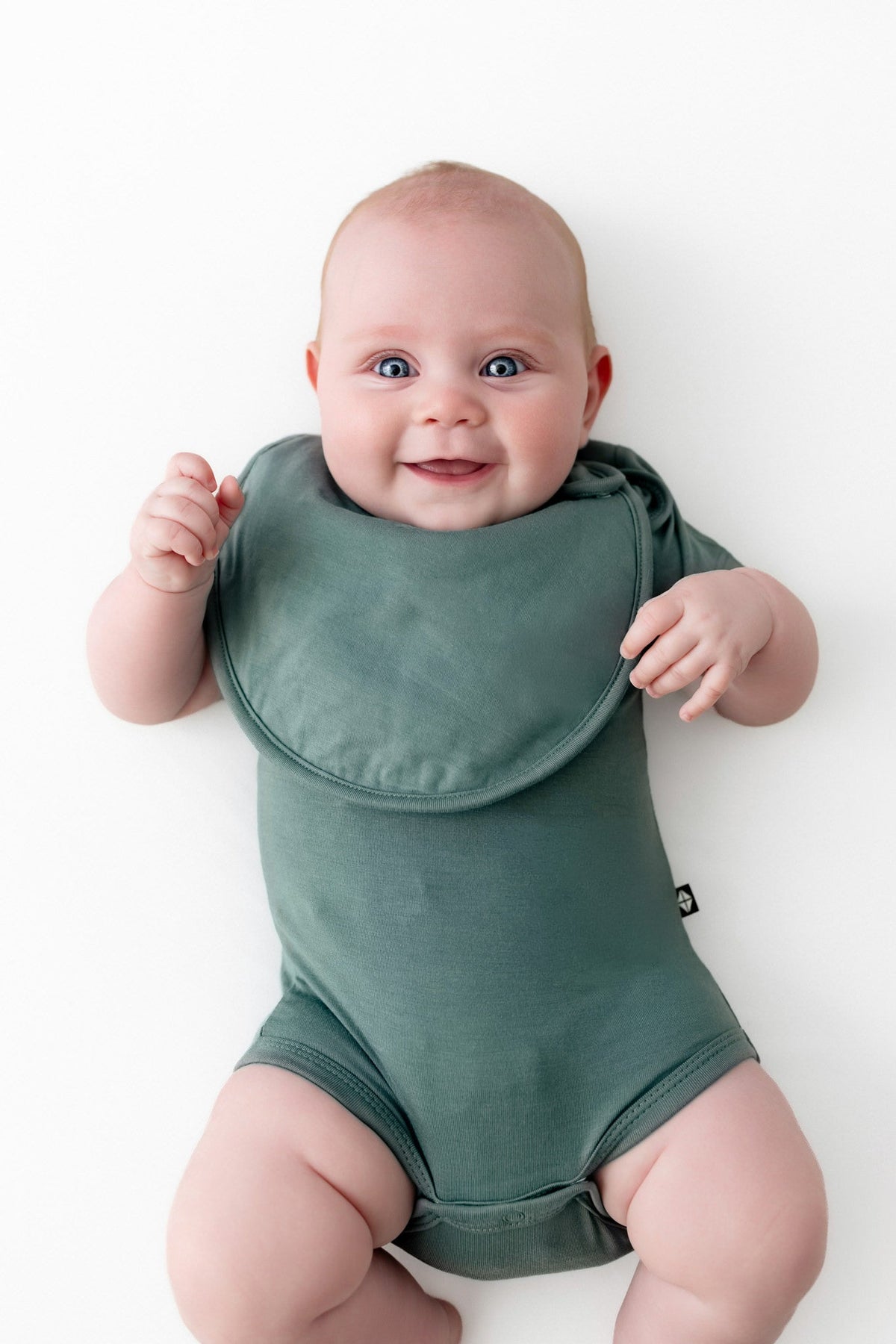 Cushy Bib in Pine