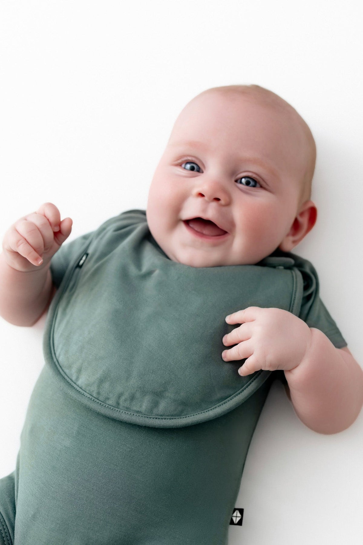 Cushy Bib in Pine
