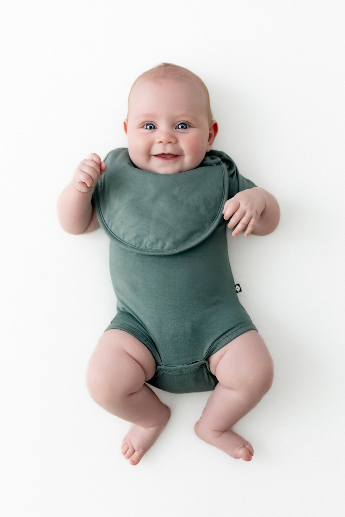 Cushy Bib in Pine